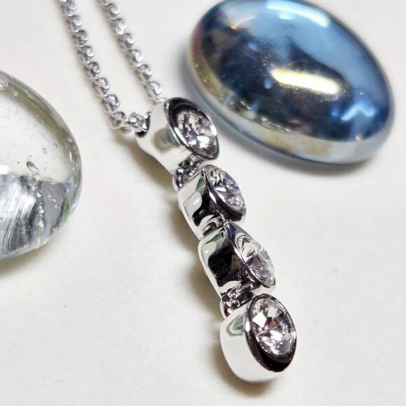💞Swarovski Droplet Necklace Dangle Pendant With Clear Crystals Silver Tone 💞 - Picture 9 of 10